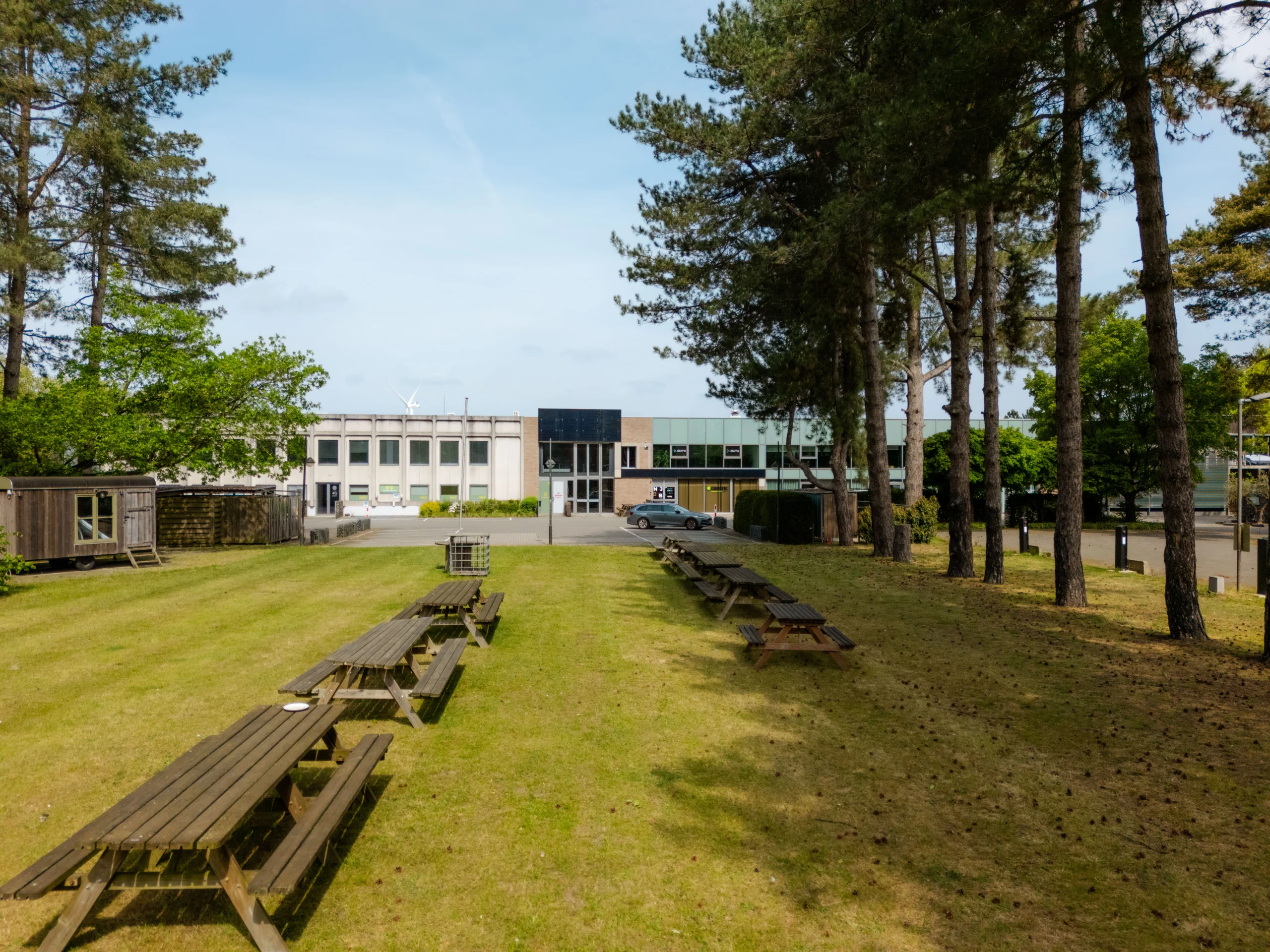 kantoren met zitplaats buiten